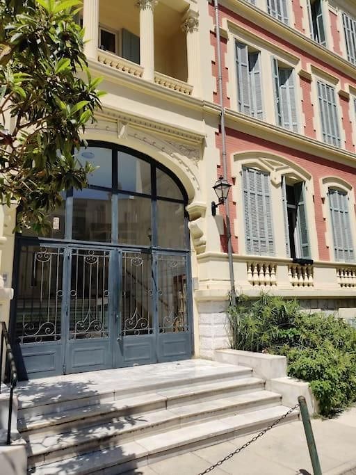 Floor Nest, Balcony Close To Sea&old-town Bail Mobilité