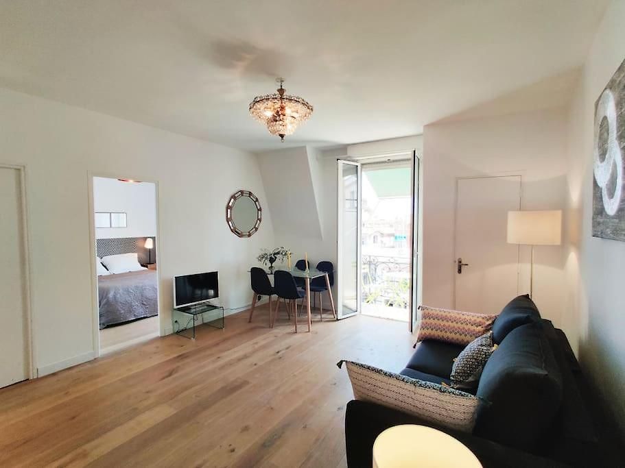Floor Nest, Balcony Close To Sea&old-town Bail Mobilité Appartement