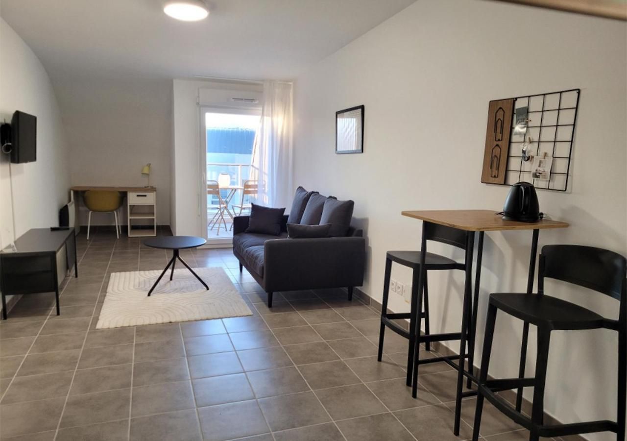 Twenty Business Flats Angely 3*