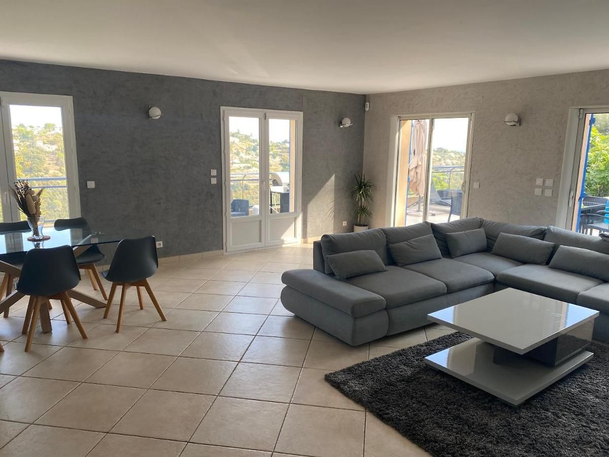 Spacieuse Niçoise Au Calme Avec Piscine Villa