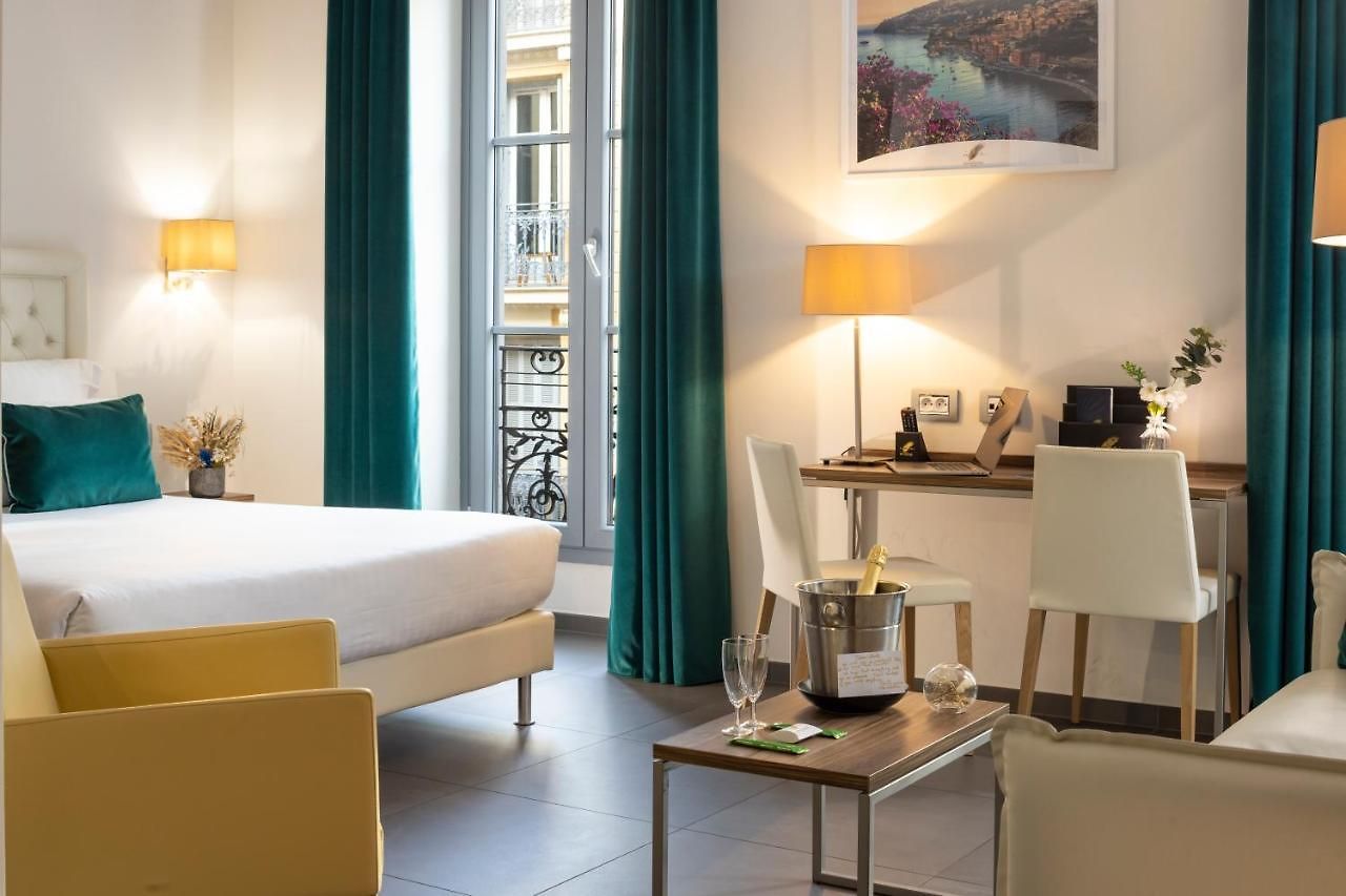 Azur Riviera Hotel