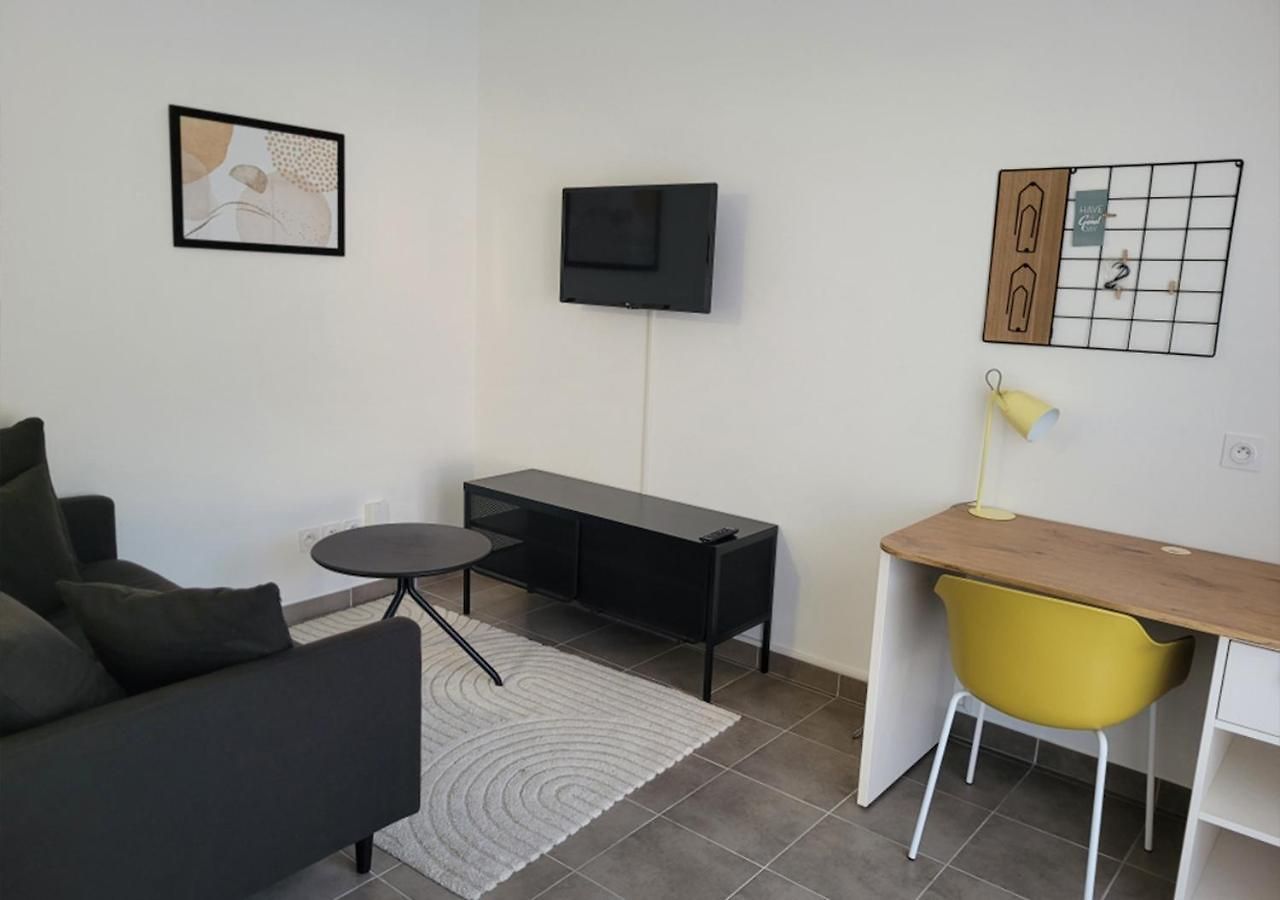 Twenty Business Flats Angely 3* Nice