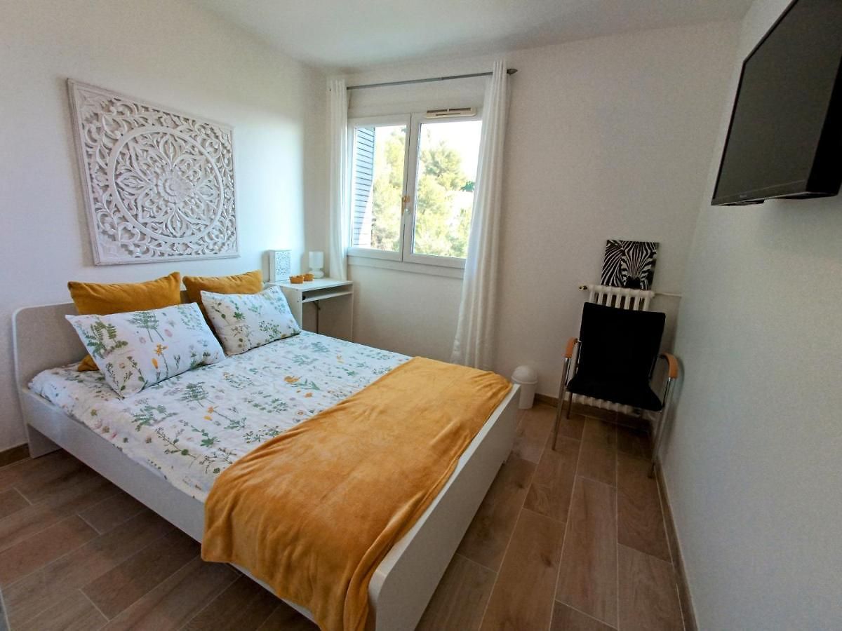 Private In Renovated - Tram 1 Min Walk Séjour chez l'habitant