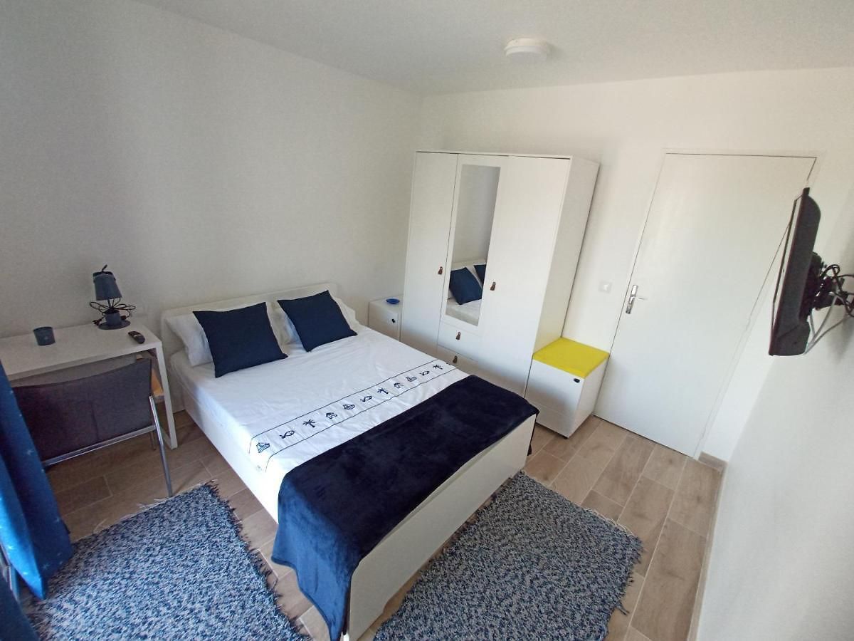 Séjour chez l'habitant Private In Renovated - Tram 1 Min Walk