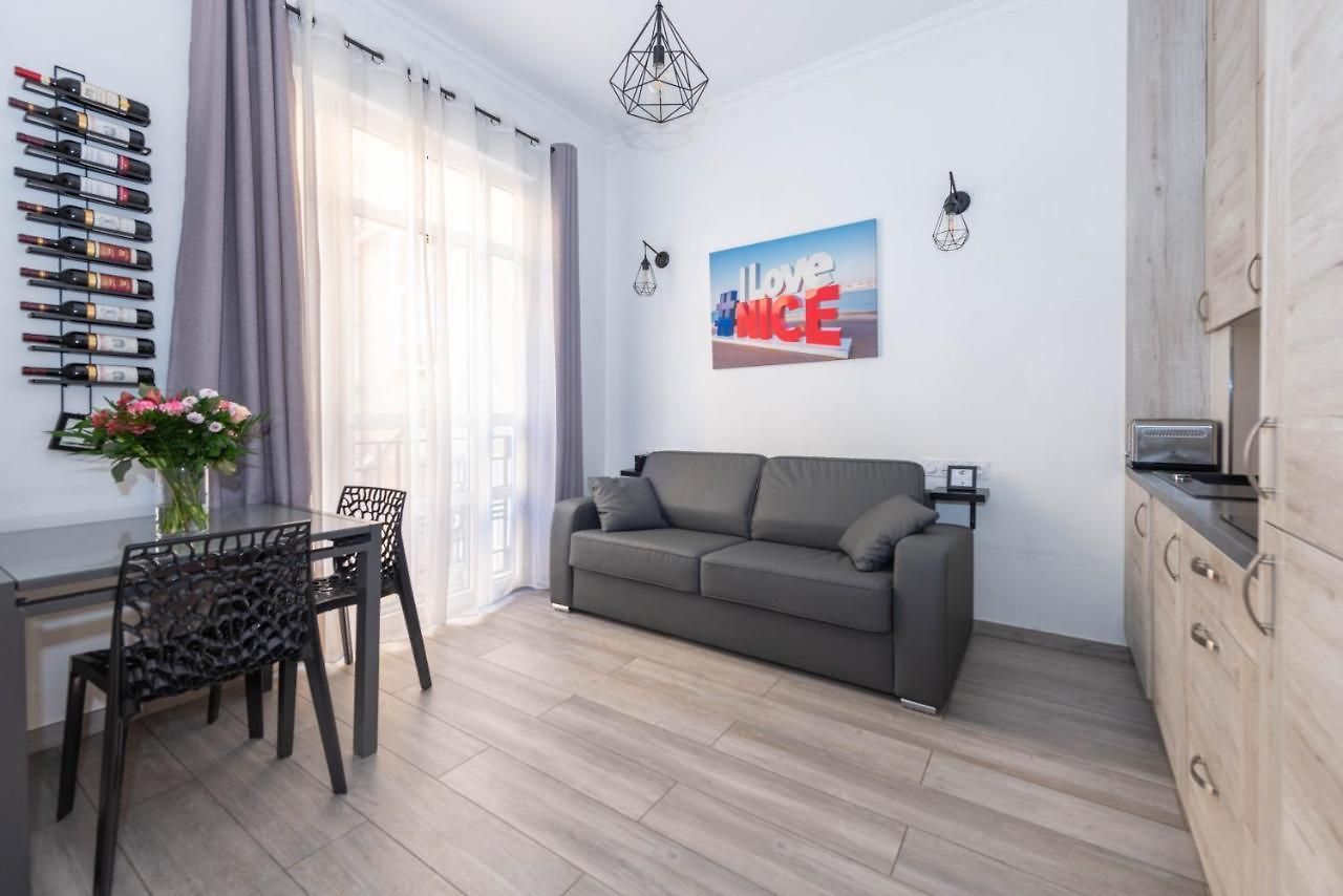 Apartment Centre Flat - Modern, Quiet And Brand New
