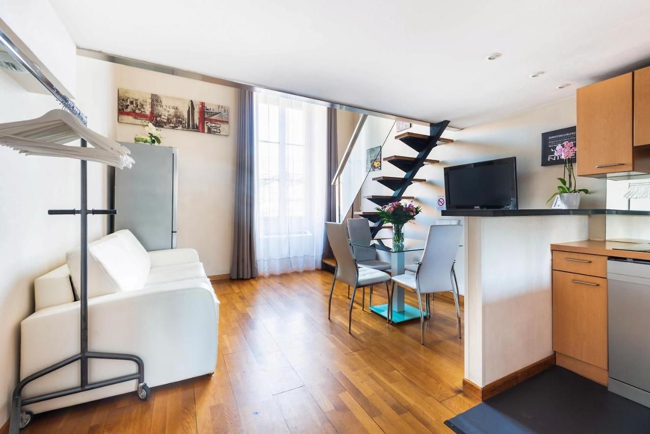 Apartment View On Principal Massena Place, 2 Min Walk Nice