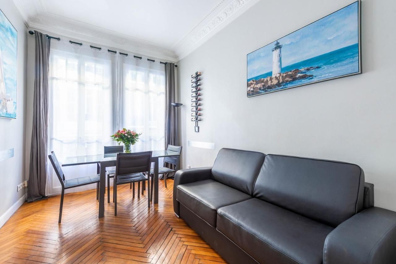 Art Deco Flat 45 M² Apartment *