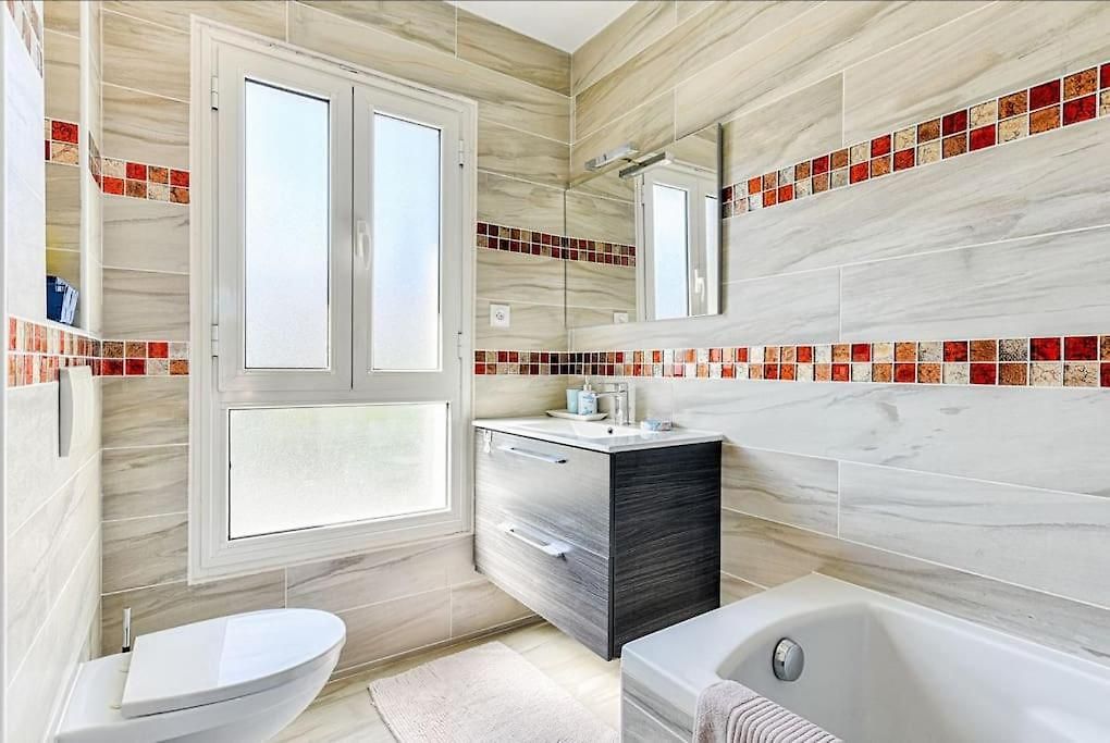 Villa Paradise - 5min Walk - 10min Streetcar Downtown