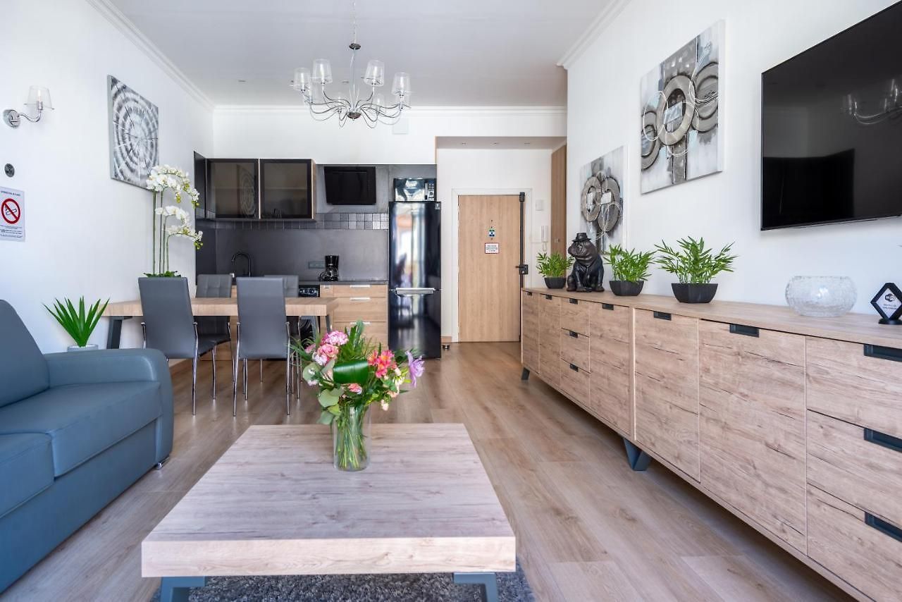 Sunny And Modern Baquis Flat Apartment *
