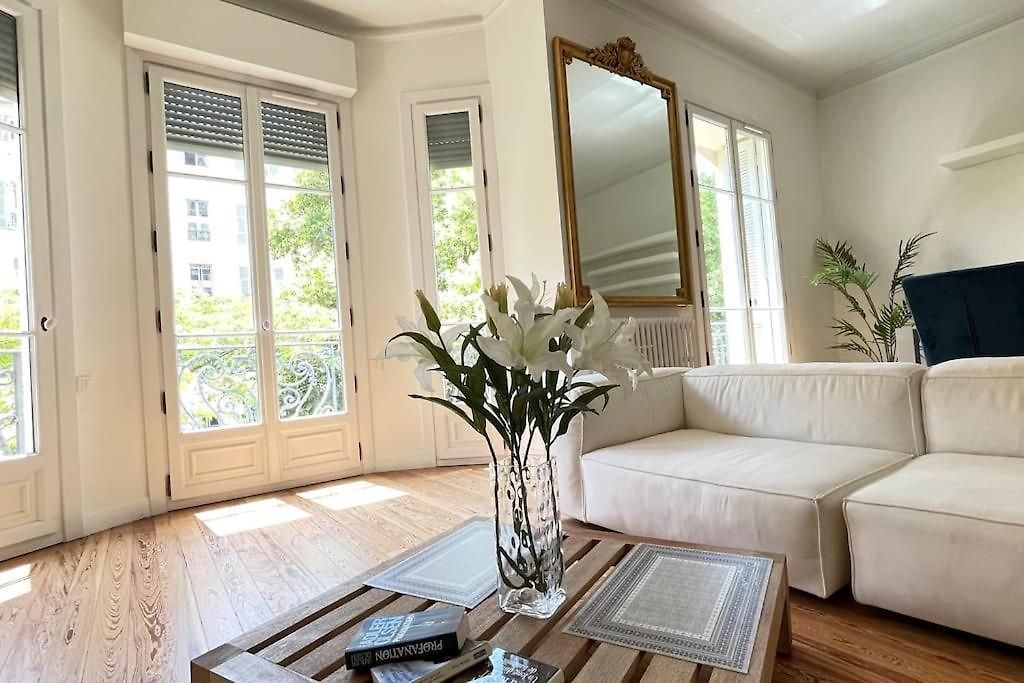 Elegant Appart' Pres Du Marche Liberation Apartment