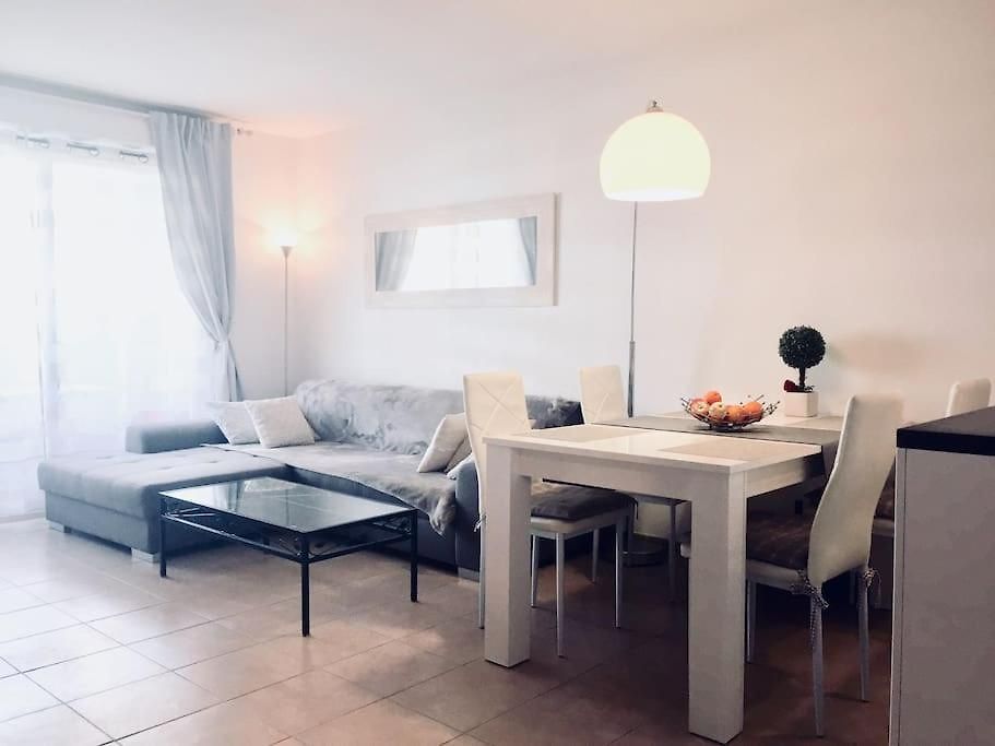 Modern And Peaceful Flat With Terrace And Parking