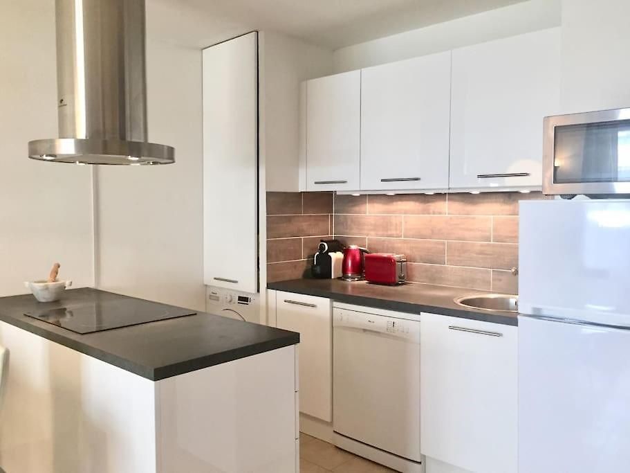 Modern And Peaceful Flat With Terrace And Parking *