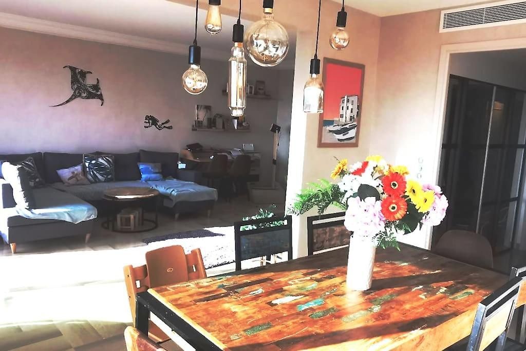 Centre Vue Avec Piscine Pour Famille, Couple D'amis Pas De Groupes De Jeunes Autorisés *