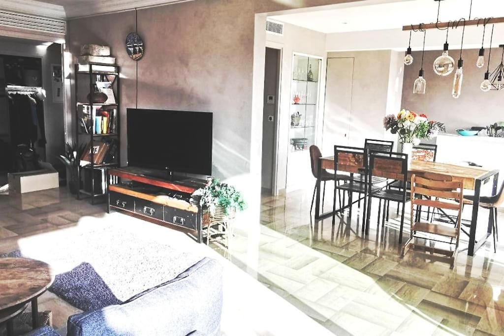 Centre Vue Avec Piscine Pour Famille, Couple D'amis Pas De Groupes De Jeunes Autorisés Appartement