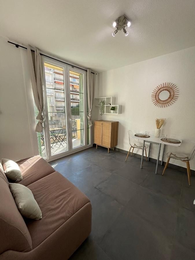Appartement à Deux Pas De La *