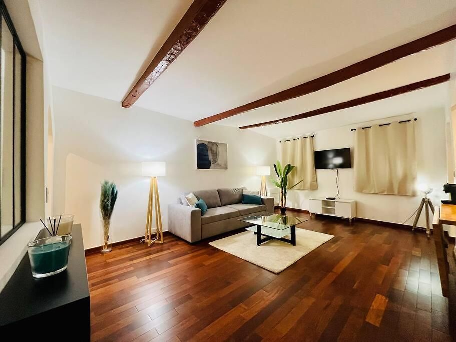 Vieux-nice : 2 Pièces Type Loft Appartement *