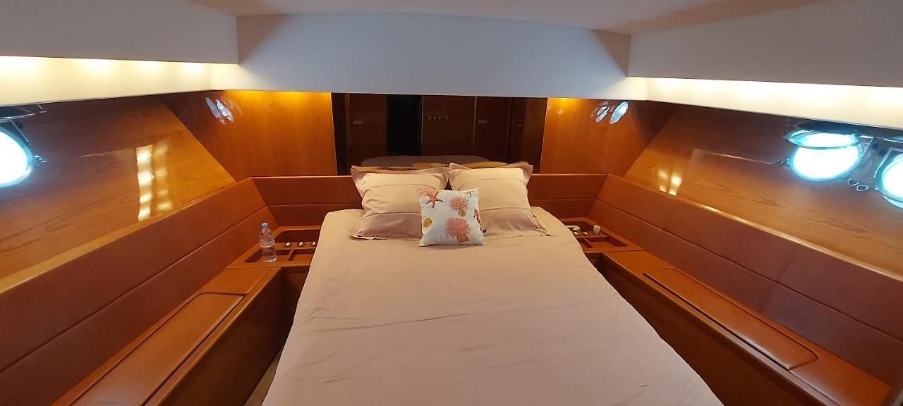 Botel Yacht Charter Cannes Antibes *