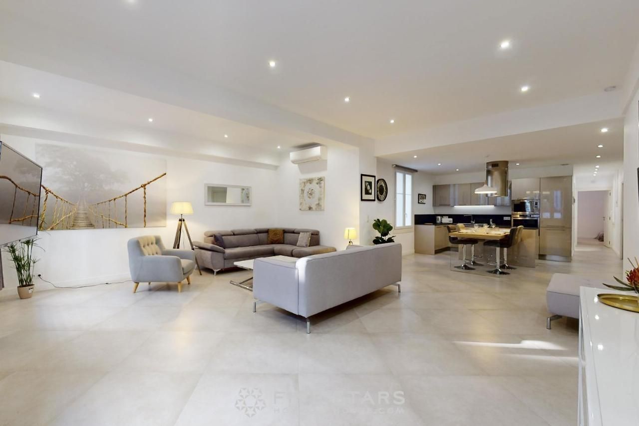 Grand Promenade Five Stars House Appartement
