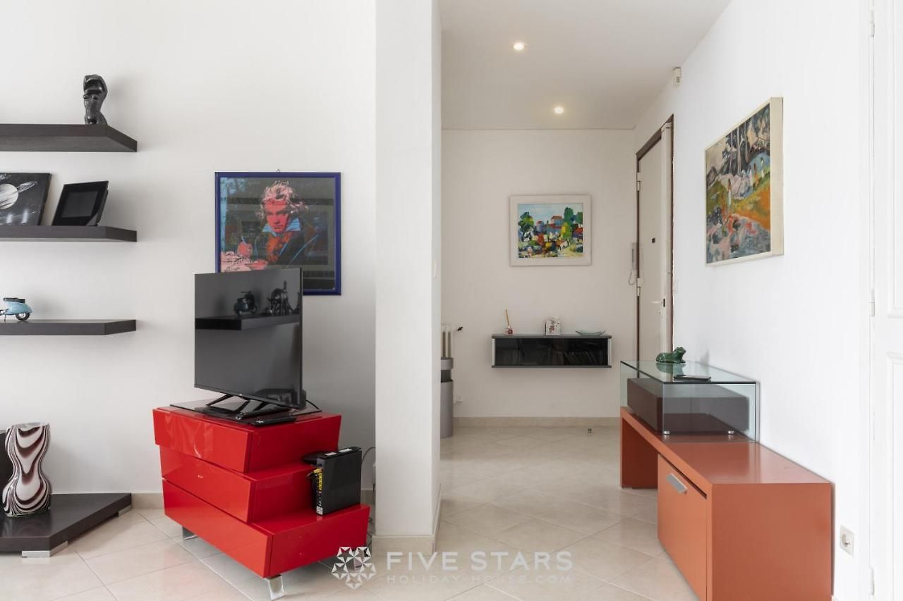 Apartment Flora Five Stars House *