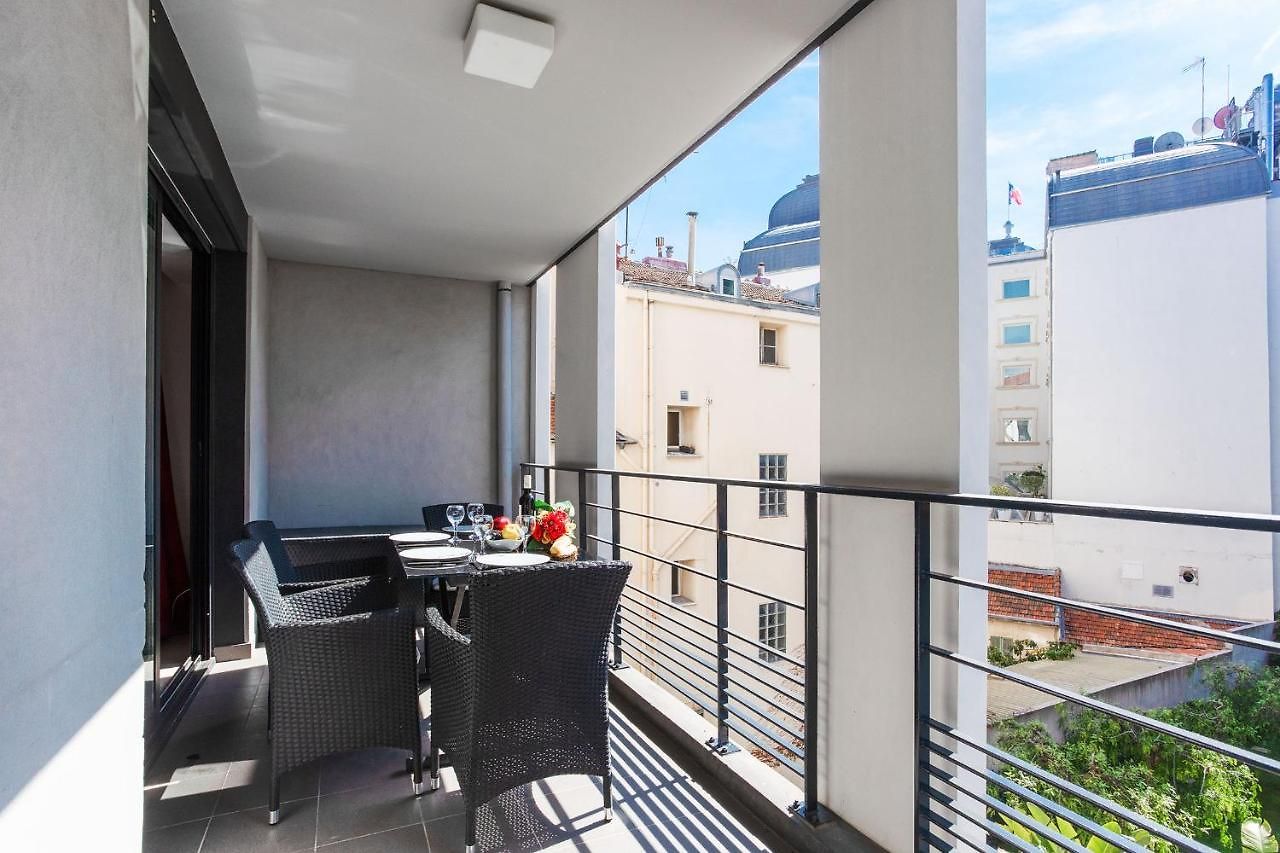 Victor Hugo Ap4159 Nice, By Riviera Homes Nice
