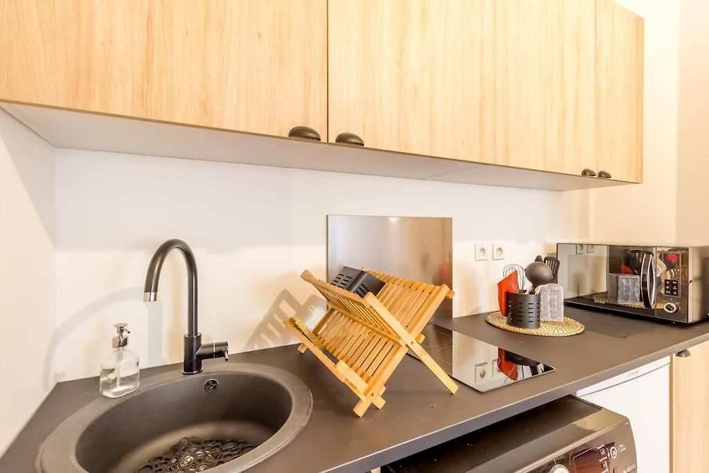 Appartement L13 Staywiz Us - Flat 5mins Walk To Ac Balcon Wifi