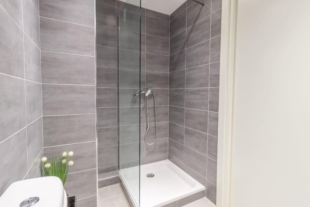 L13 Staywiz Us - Flat 5mins Walk To Ac Balcon Wifi *