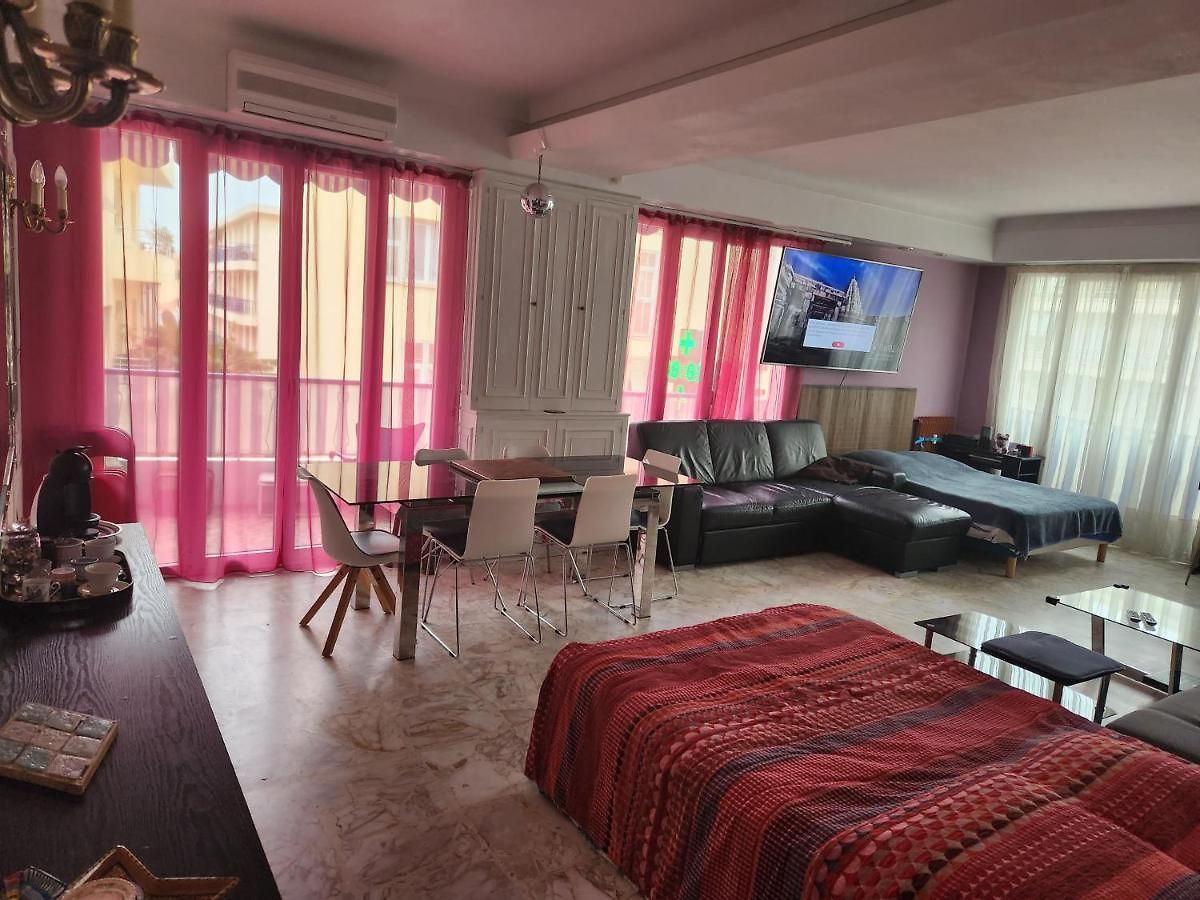 Appartement Big 140m2 5min Walk To Sea &promenade 3 Double Rooms,big Living 42m2, 3 Showers,9 Beds, Free Parking