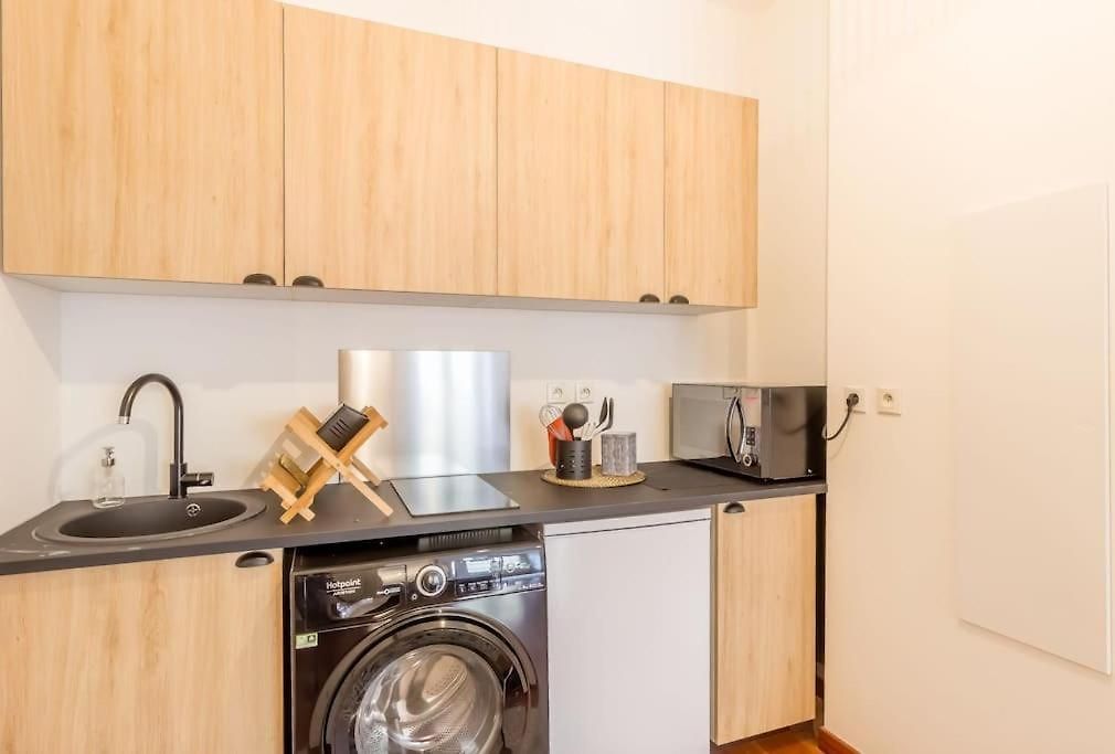 Appartement L13 Staywiz Us - Flat 5mins Walk To Ac Balcon Wifi