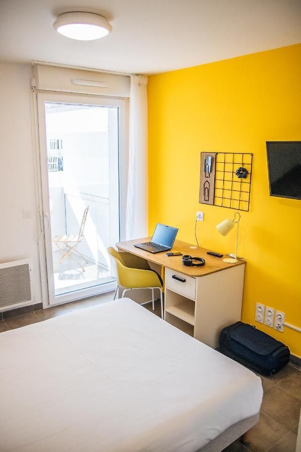Twenty Business Flats Angely Hotel