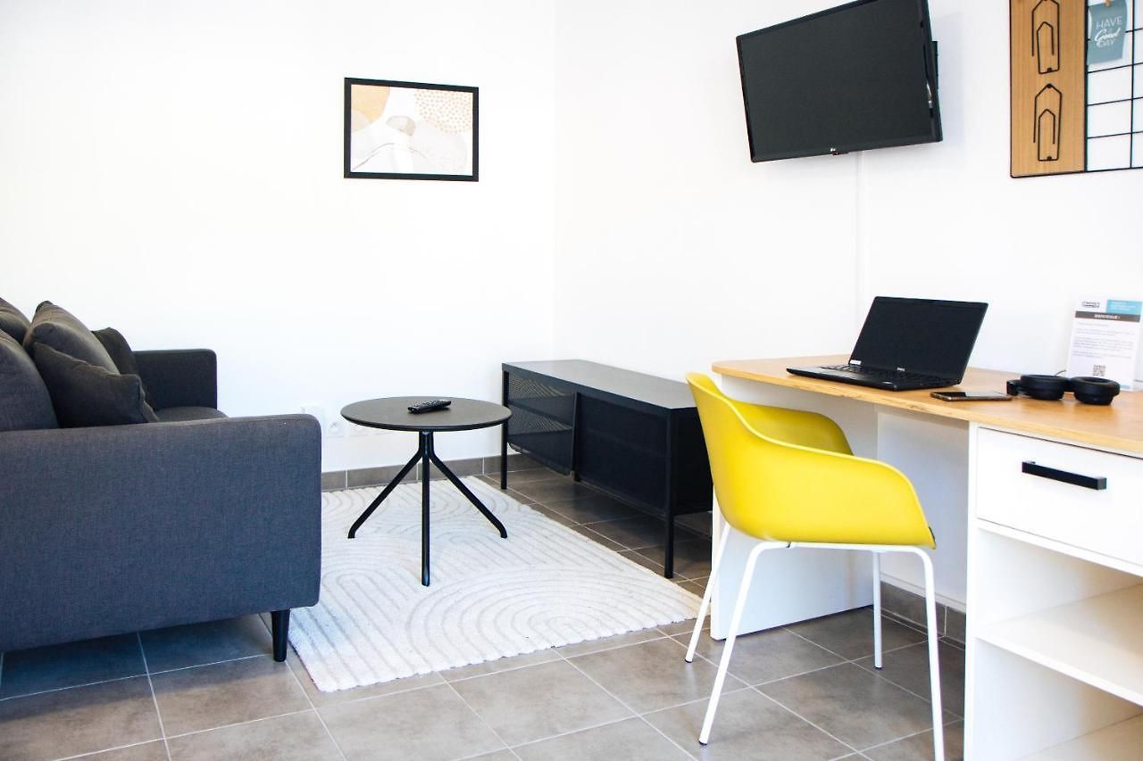 Twenty Business Flats Angely 3*