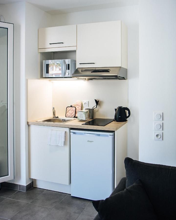 Hotel Twenty Business Flats Angely 3*