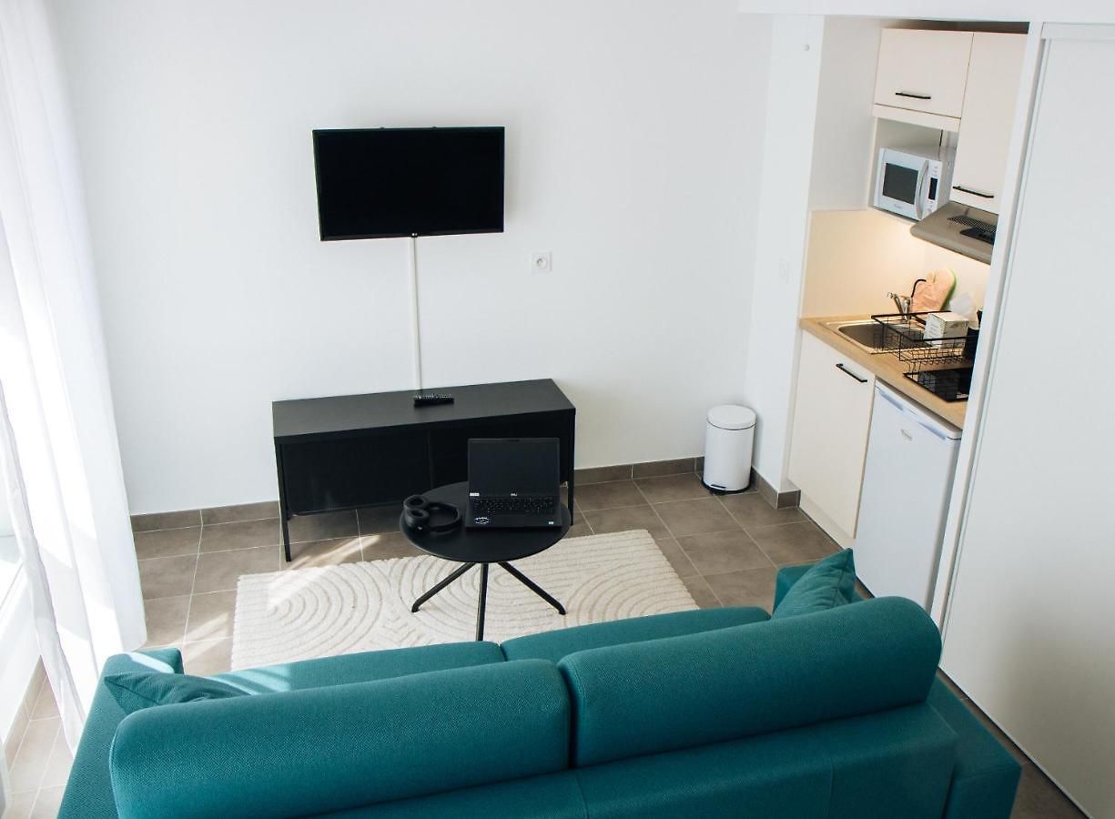 Twenty Business Flats Angely 3* Nice