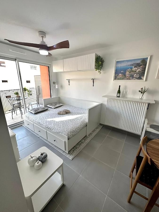 Appartement à Proximité Du Port De *