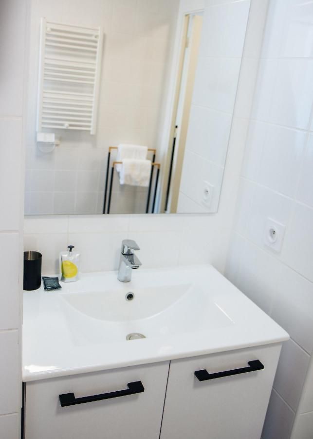 Twenty Business Flats Angely Hotel
