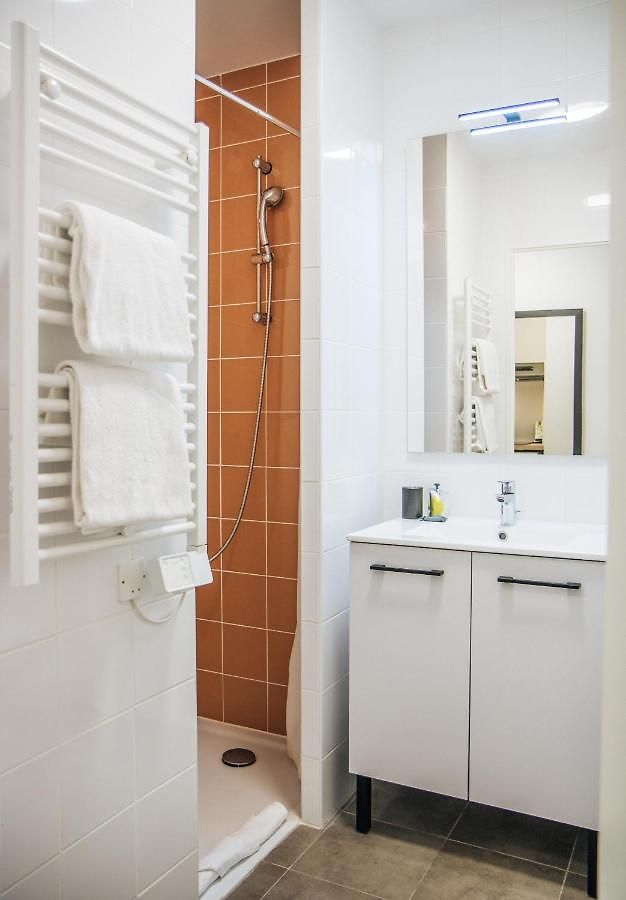 Twenty Business Flats Angely 3*
