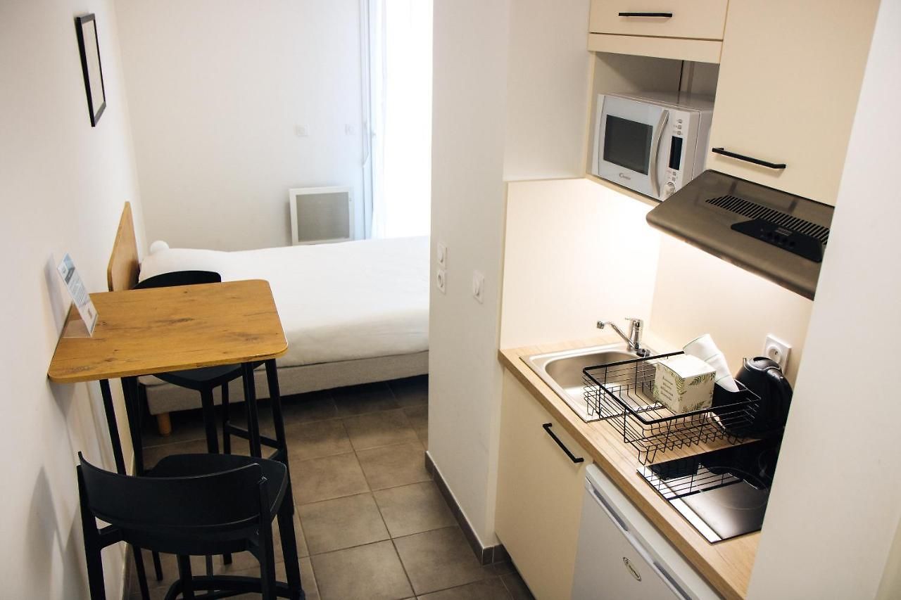 Hotel Twenty Business Flats Angely