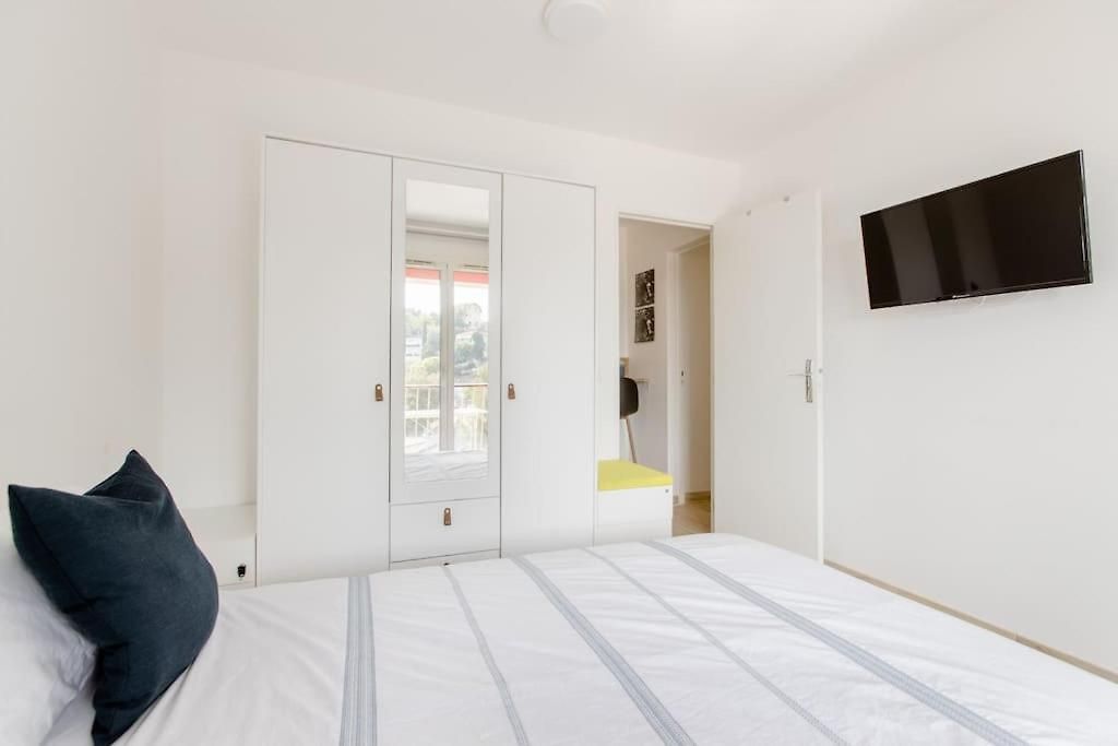 Private In Renovated - Tram 1 Min Walk Séjour chez l'habitant Nice