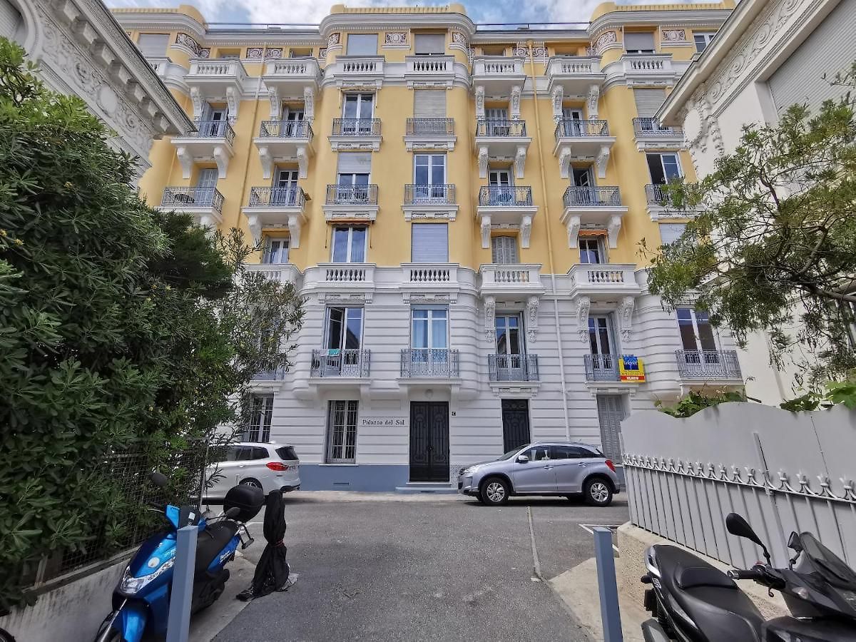 Le Palazzo 219 By Guys *