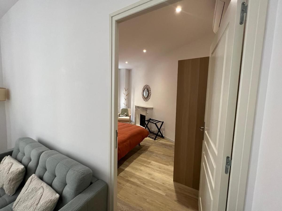 Apartment 3 Pieces A *