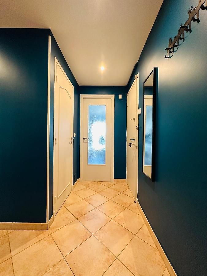 The - 3 Rooms, 3air Cond, 3tv, 3fans, 2 Wc, Wifi Everywhere 5min Aeroport, Train, Beach, 1min Tram, 15 Min Centre, Port, Parking Possible Appartement
