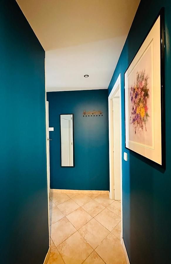 Appartement The - 3 Rooms, 3air Cond, 3tv, 3fans, 2 Wc, Wifi Everywhere 5min Aeroport, Train, Beach, 1min Tram, 15 Min Centre, Port, Parking Possible *