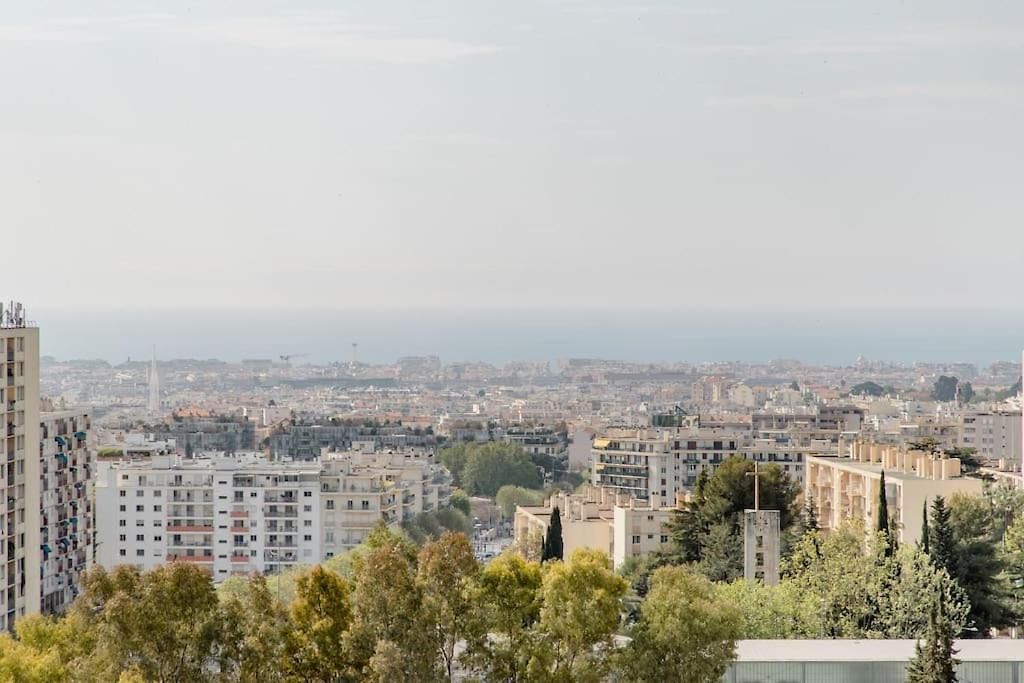 Private In Renovated - Tram 1 Min Walk *