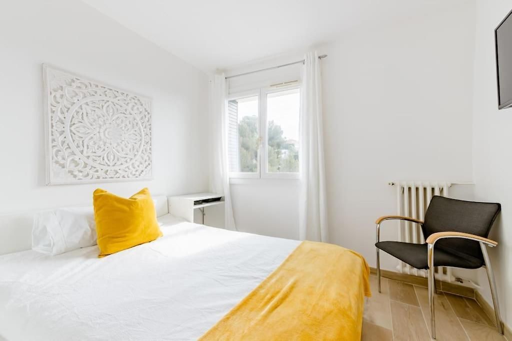 Private In Renovated - Tram 1 Min Walk Séjour chez l'habitant