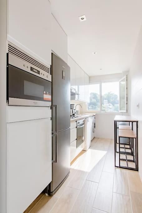 Séjour chez l'habitant Private In Renovated - Tram 1 Min Walk *