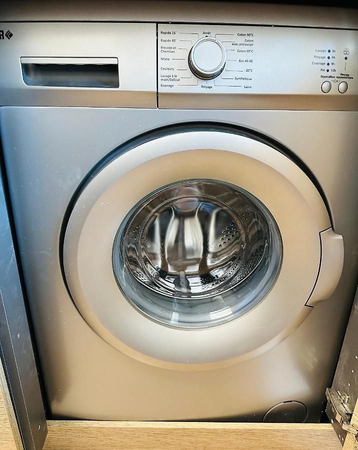 The - 3 Rooms, 3air Cond, 3tv, 3fans, 2 Wc, Wifi Everywhere 5min Aeroport, Train, Beach, 1min Tram, 15 Min Centre, Port, Parking Possible Appartement *