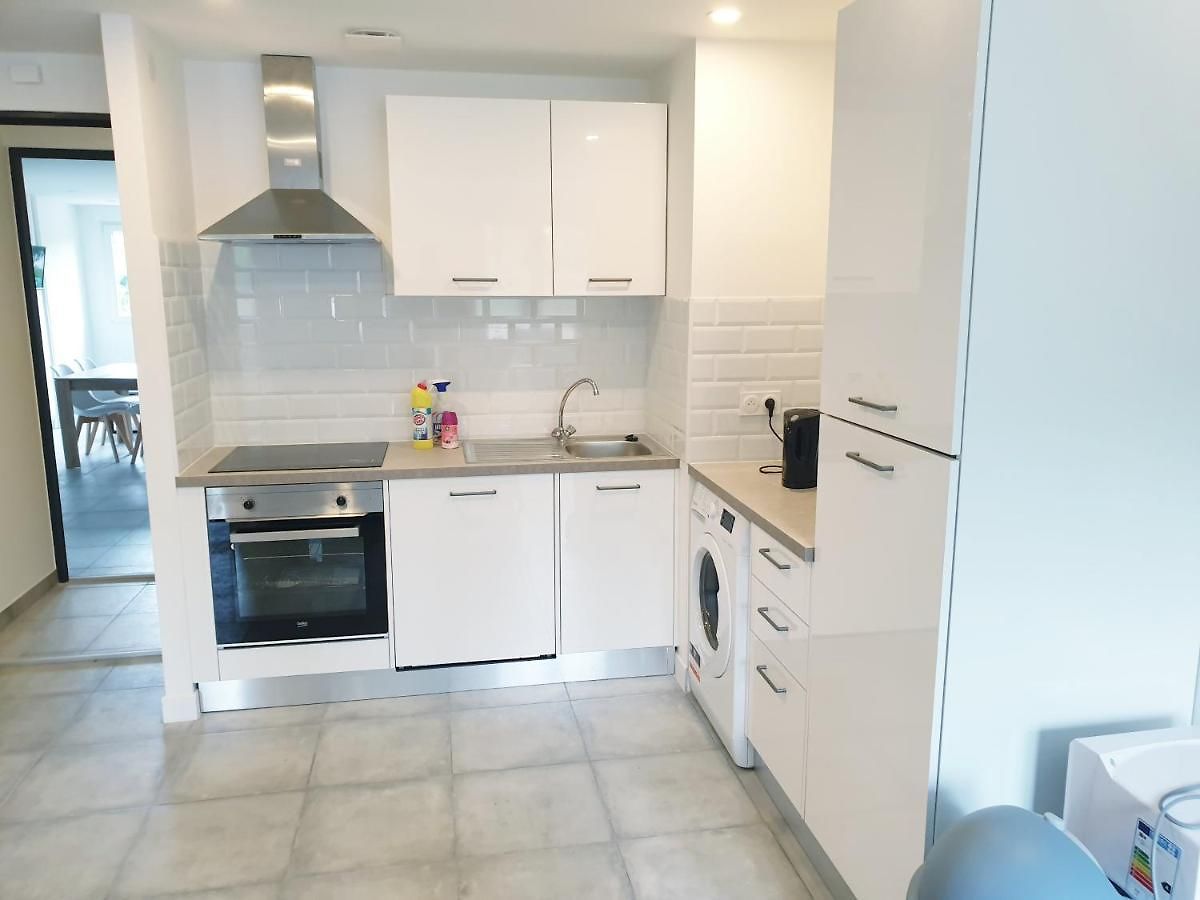 Renove 2023 Proche Aeroport 5min, Gare Sncf 2 Min, Tramway Au Pied De L'immeuble , Parking Possible, Renovated 2023 Near The Airport 5 Min, Train Station 2 Min, Tram Next To The Building 1 Min, Parking Possible