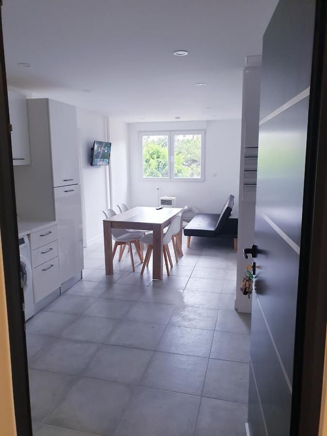 Renove 2023 Proche Aeroport 5min, Gare Sncf 2 Min, Tramway Au Pied De L'immeuble , Parking Possible, Renovated 2023 Near The Airport 5 Min, Train Station 2 Min, Tram Next To The Building 1 Min, Parking Possible Appartement Nice