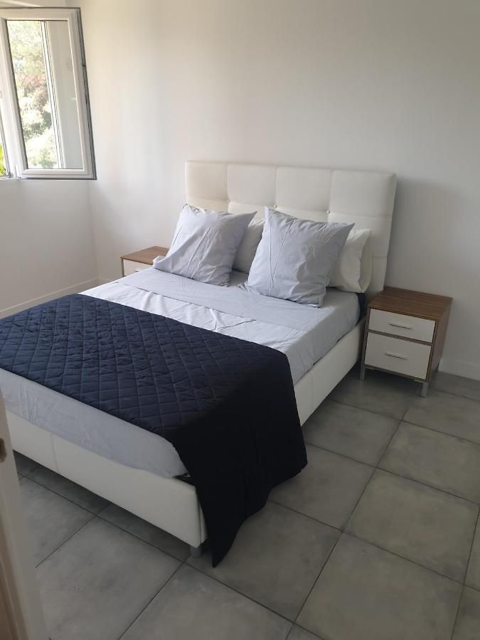 Appartement Renove 2023 Proche Aeroport 5min, Gare Sncf 2 Min, Tramway Au Pied De L'immeuble , Parking Possible, Renovated 2023 Near The Airport 5 Min, Train Station 2 Min, Tram Next To The Building 1 Min, Parking Possible *