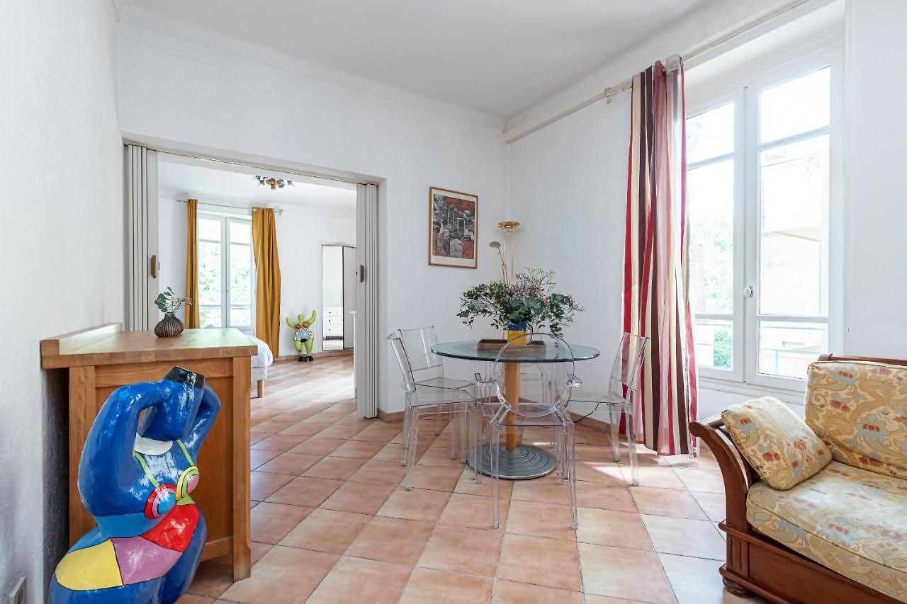 Large 2 Bdr Downtown - Ac & Terrace Apartment *