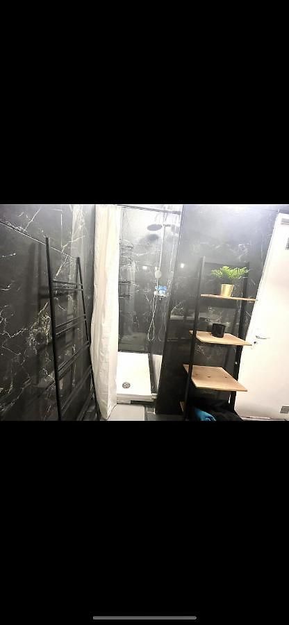T2 Face A La Avenue De La Californie Appartement